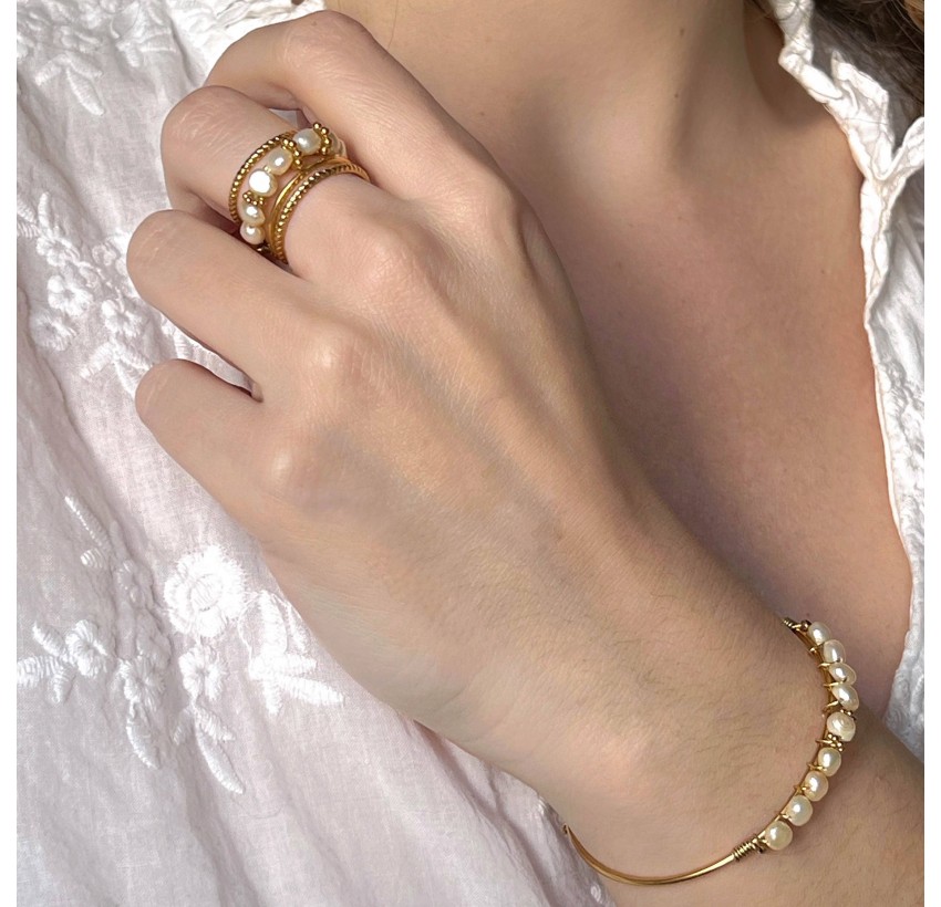 MINA adjustable ring in stainless steel and ecru freshwater pearls| Gloria Balensi artisan jewellery designer