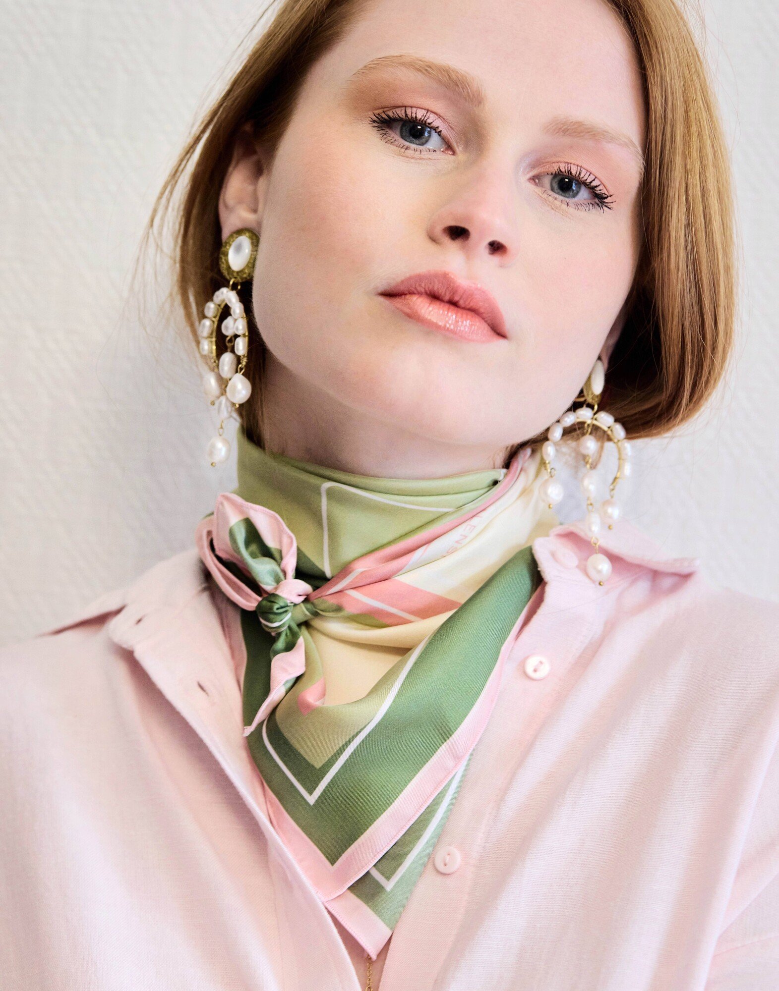 Carré de soie 69cm, twill de soie imprimé bouche MUSE - Rose et vert| Gloria Balensi foulards