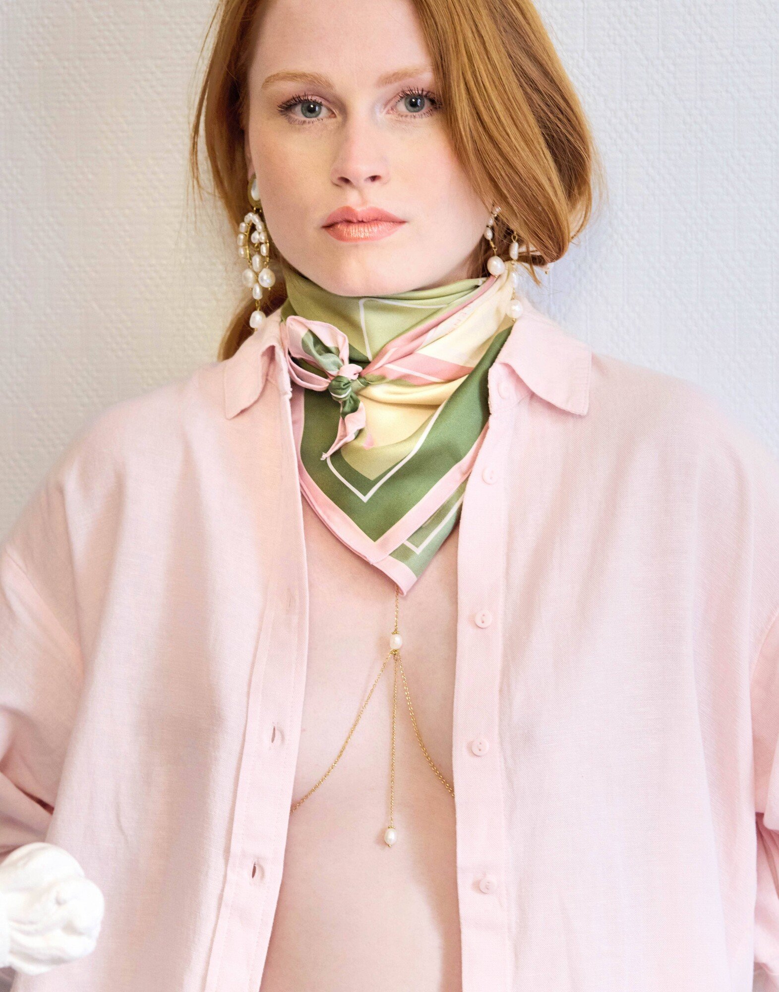 Carré de soie 69cm, twill de soie imprimé bouche MUSE - Rose et vert| Gloria Balensi foulards