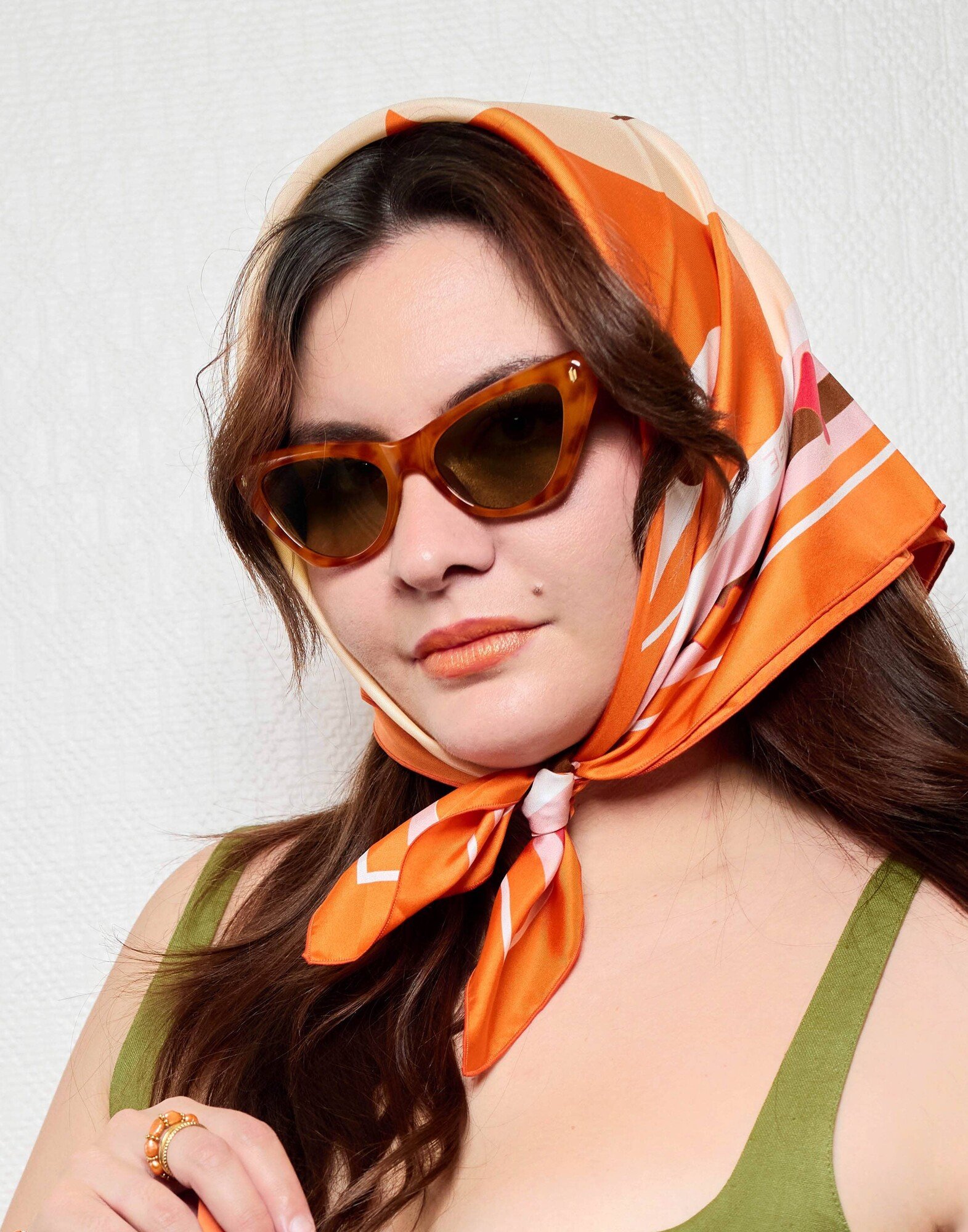 Foulard carré en twill de soie - imprimé LE BISOU orange 69cm| Gloria Balensi foulards