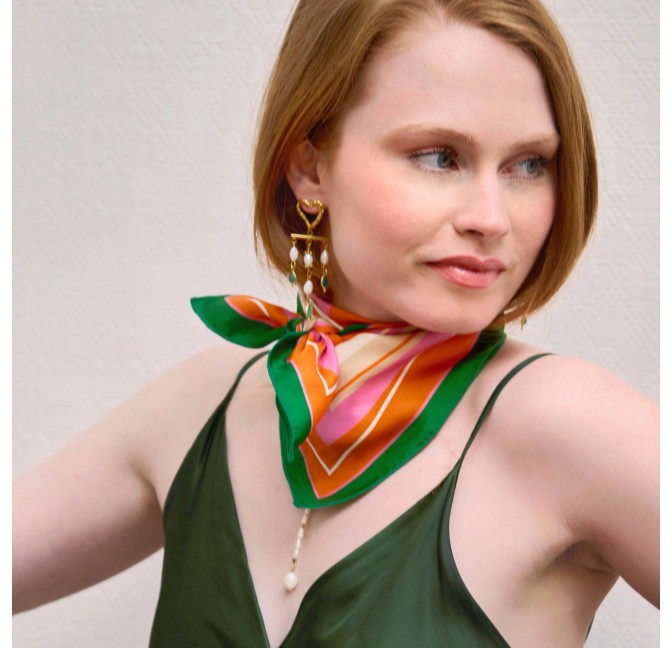 Carré de soie 69cm, twill de soie imprimé bouche MUSE - Vert rose orange| Gloria Balensi foulards