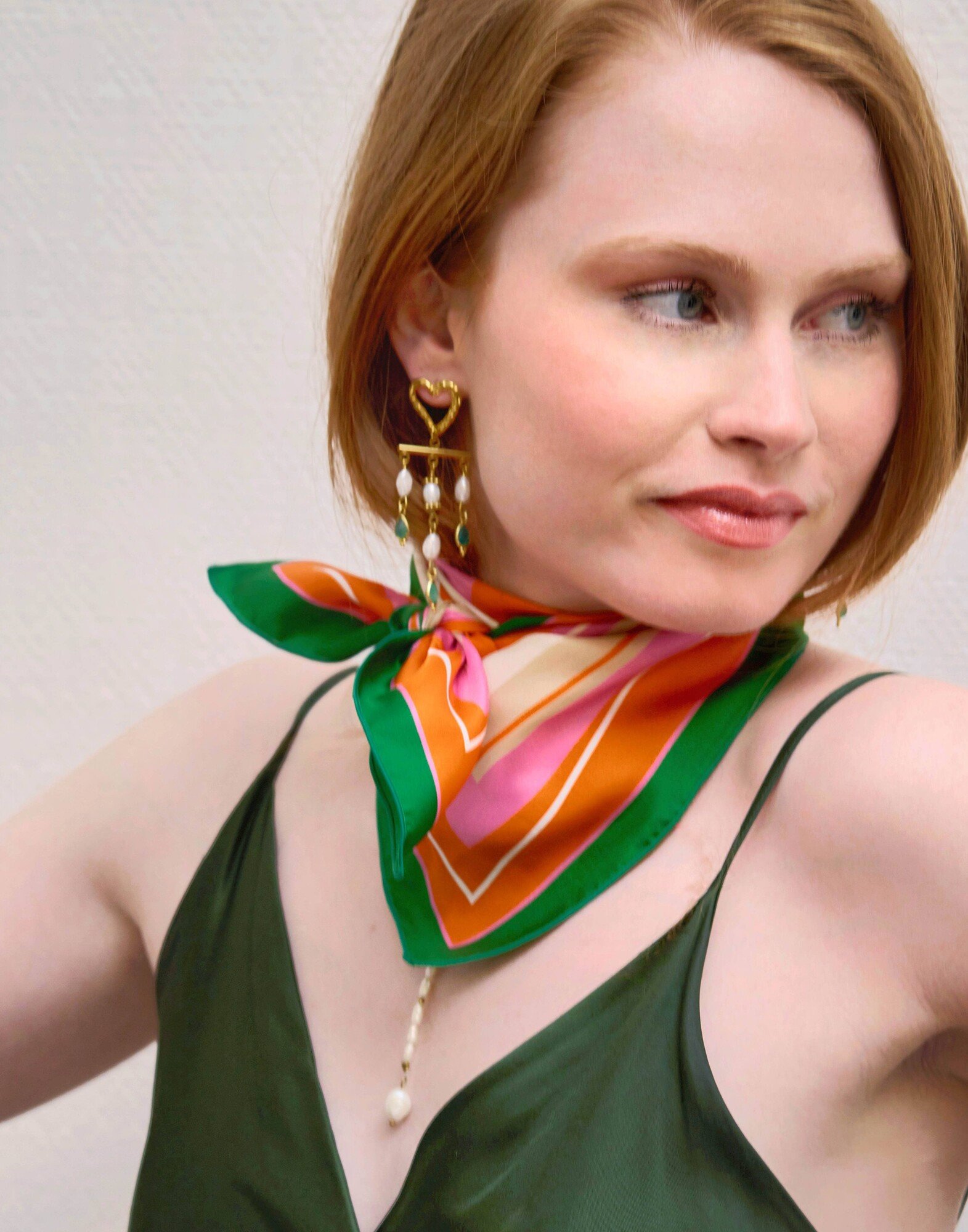 Carré de soie 69cm, twill de soie imprimé bouche MUSE - Vert rose orange| Gloria Balensi foulards