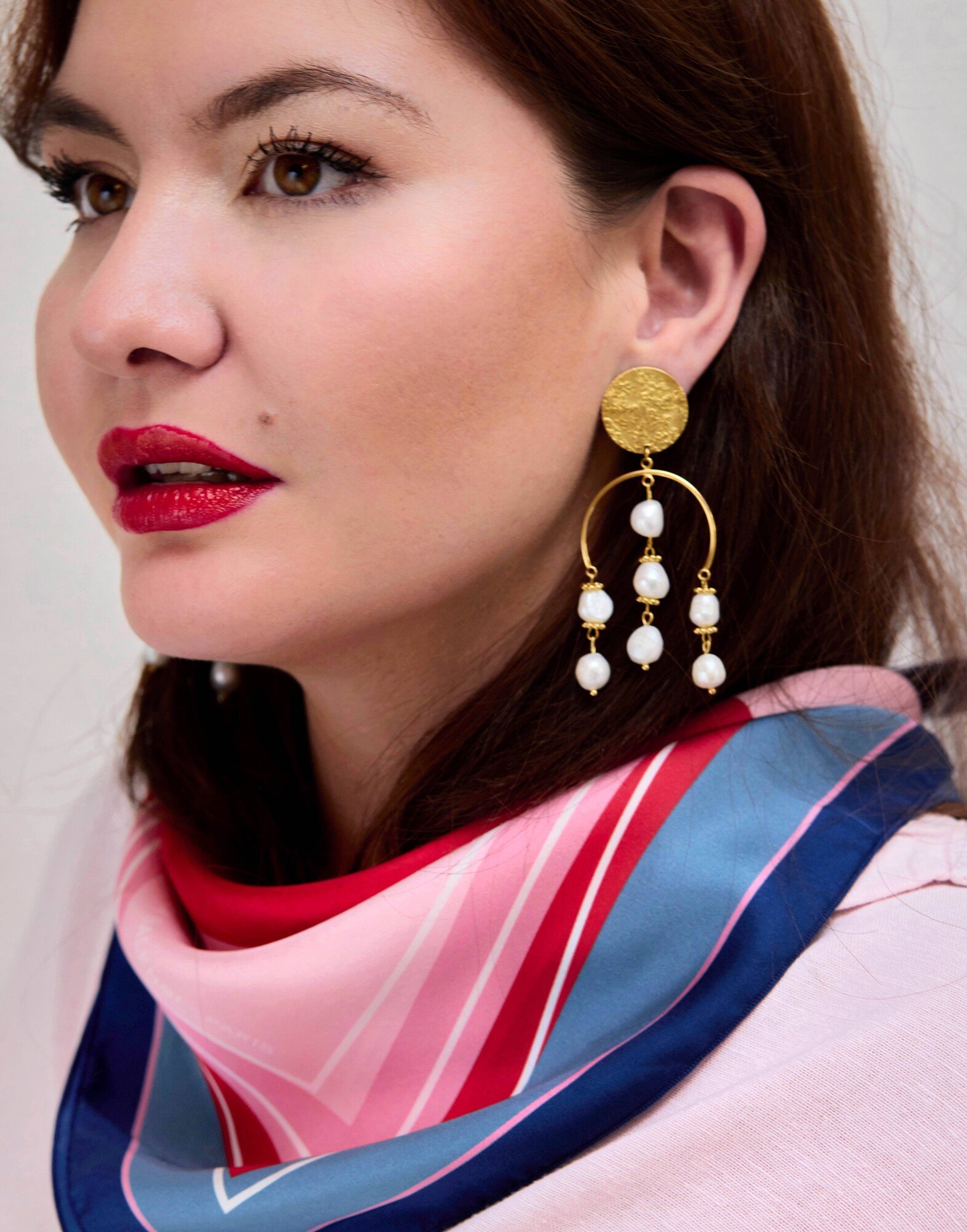 Carré de soie 69cm, twill de soie imprimé bouche MUSE - Bleu marine rouge rose| Gloria Balensi Foulards