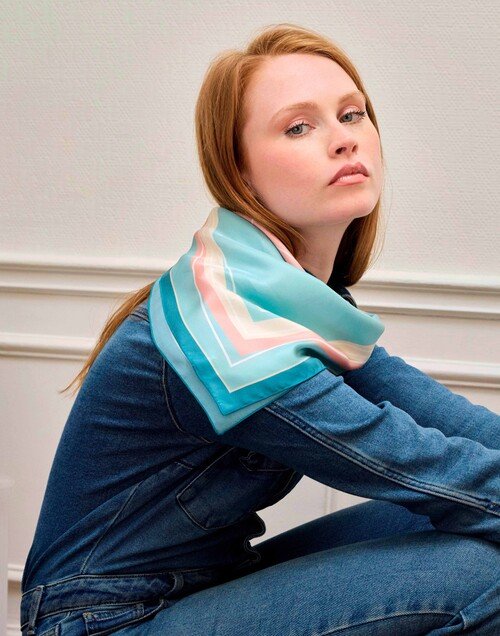 Carré de soie 69cm, twill de soie imprimé bouche MUSE - Bleu pétrole beige rose | Gloria Balensi Foulards