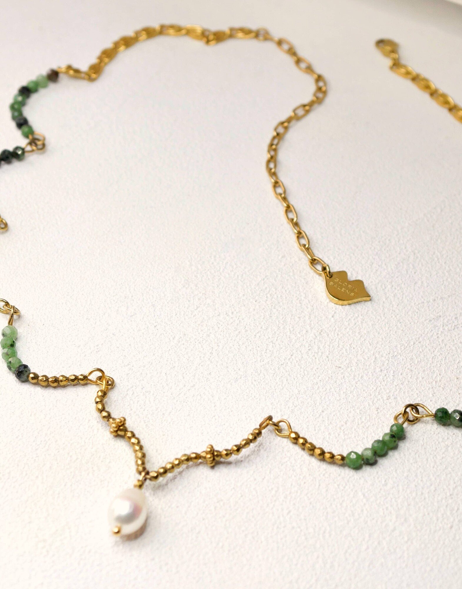 Collier ras du cou en rubis zoïsite, perle et acier inoxydable - DIVINE | Gloria Balensi Paris bijoux