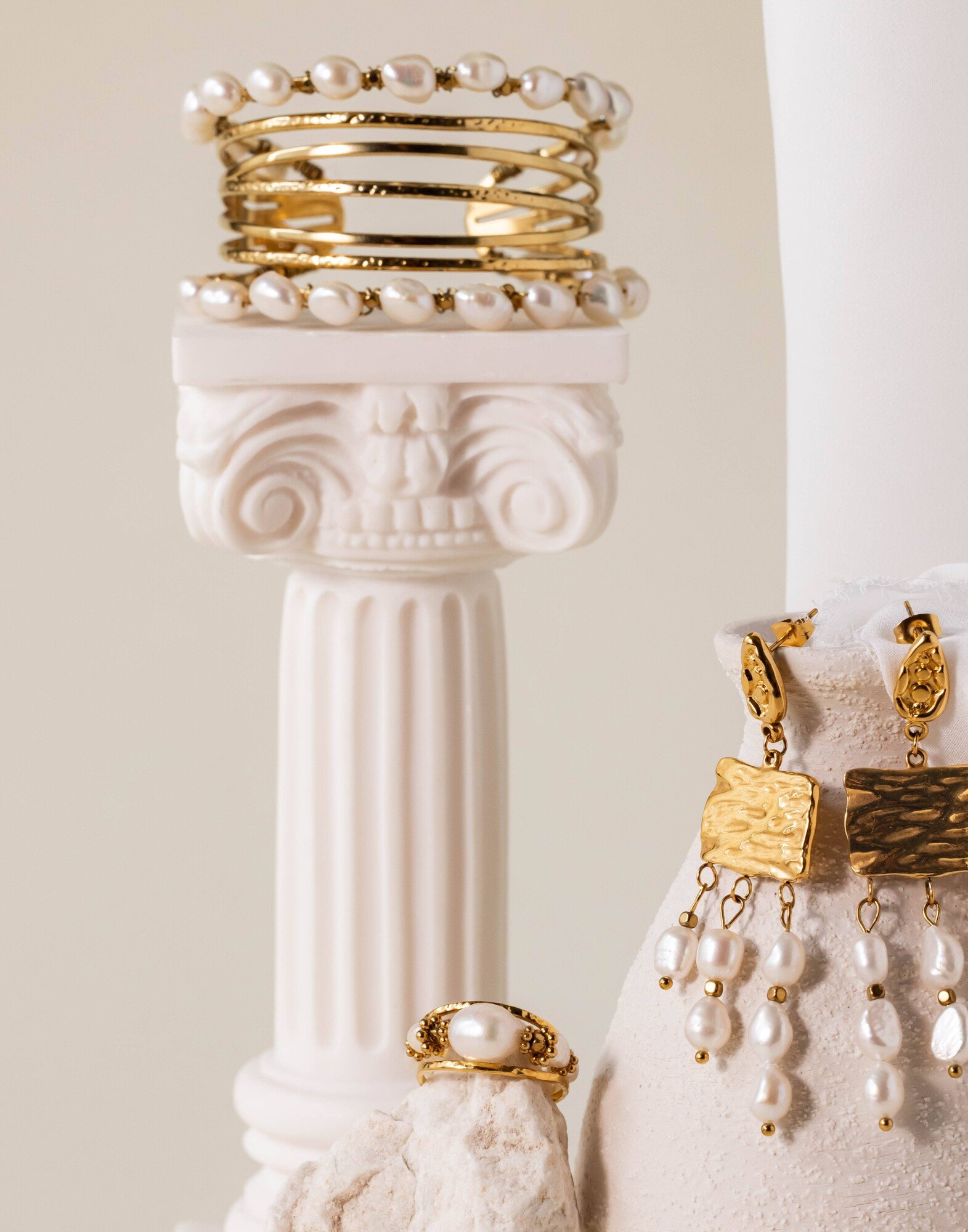 Boucles d’oreilles pendantes perles de culture - HESTIA| Gloria Balensi Paris