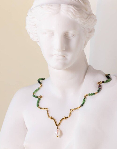 Collier ras du cou en rubis zoïsite, perle et acier inoxydable - DIVINE | Gloria Balensi Paris bijoux