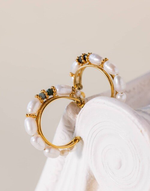 Boucles d’Oreilles Créoles Perles et Émeraude NINA –Style et Artisanat Parisien|Gloria Balensi