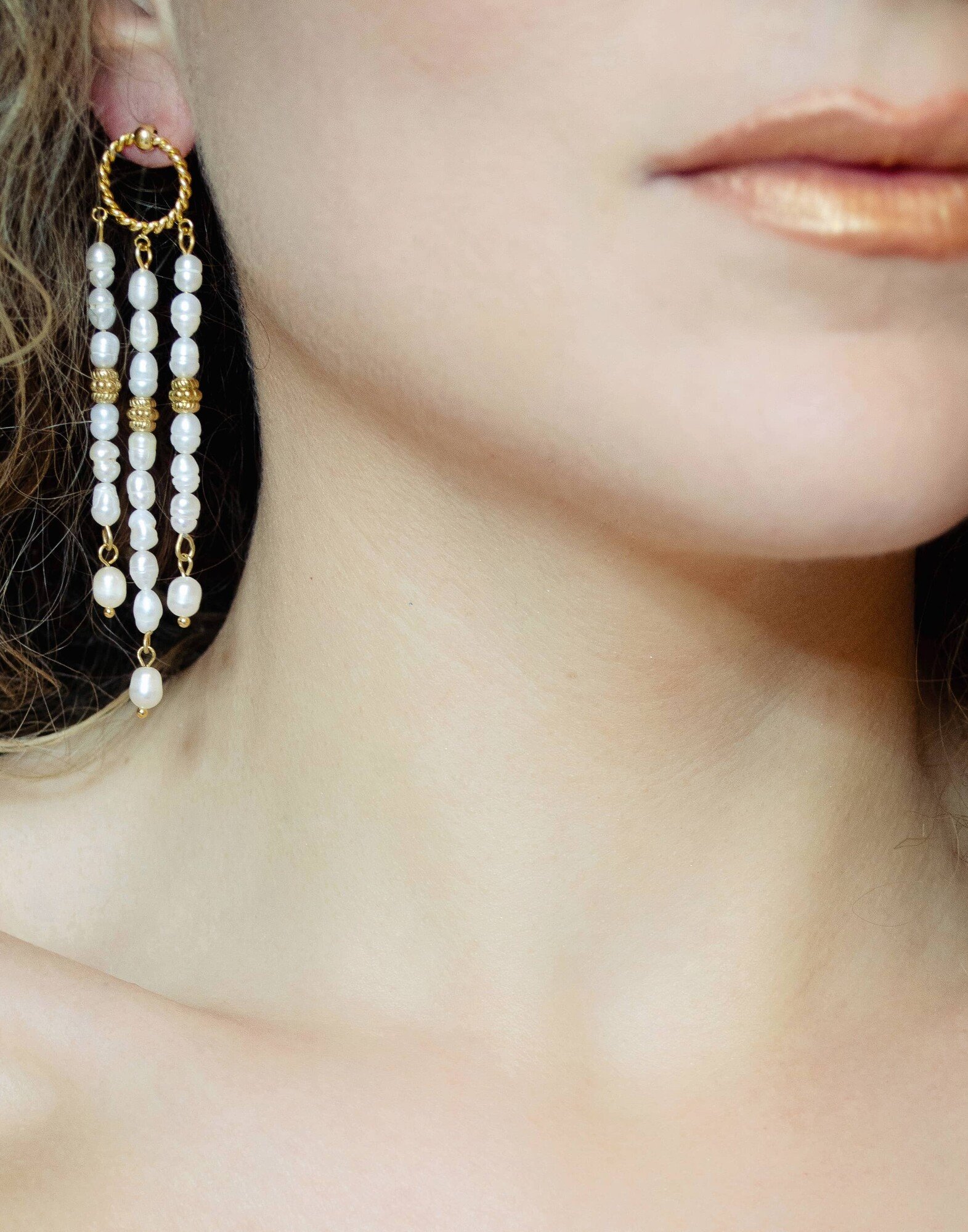 Multi-row pearl and antique gold earrings - MÉIRA|Gloria Balensi