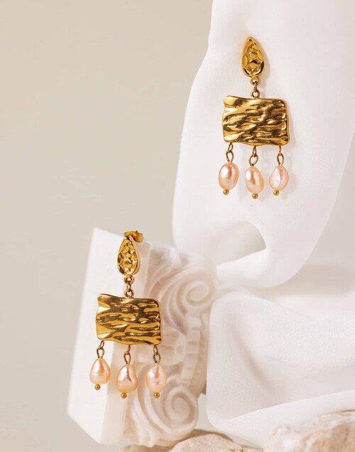 Boucles d’oreilles pendantes en perles de culture rose pêche naturelles - NÉA| Gloria Balensi Paris