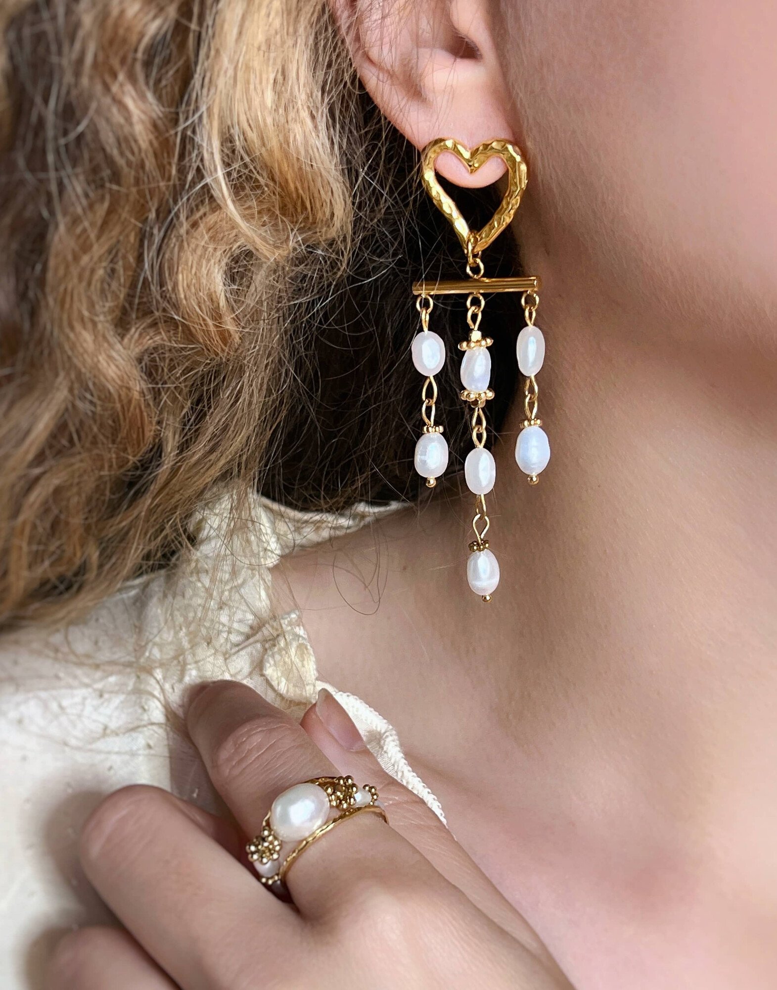 Boucles d’oreilles pendantes coeur perles de culture - ROMA| Gloria Balensi Paris bijoux