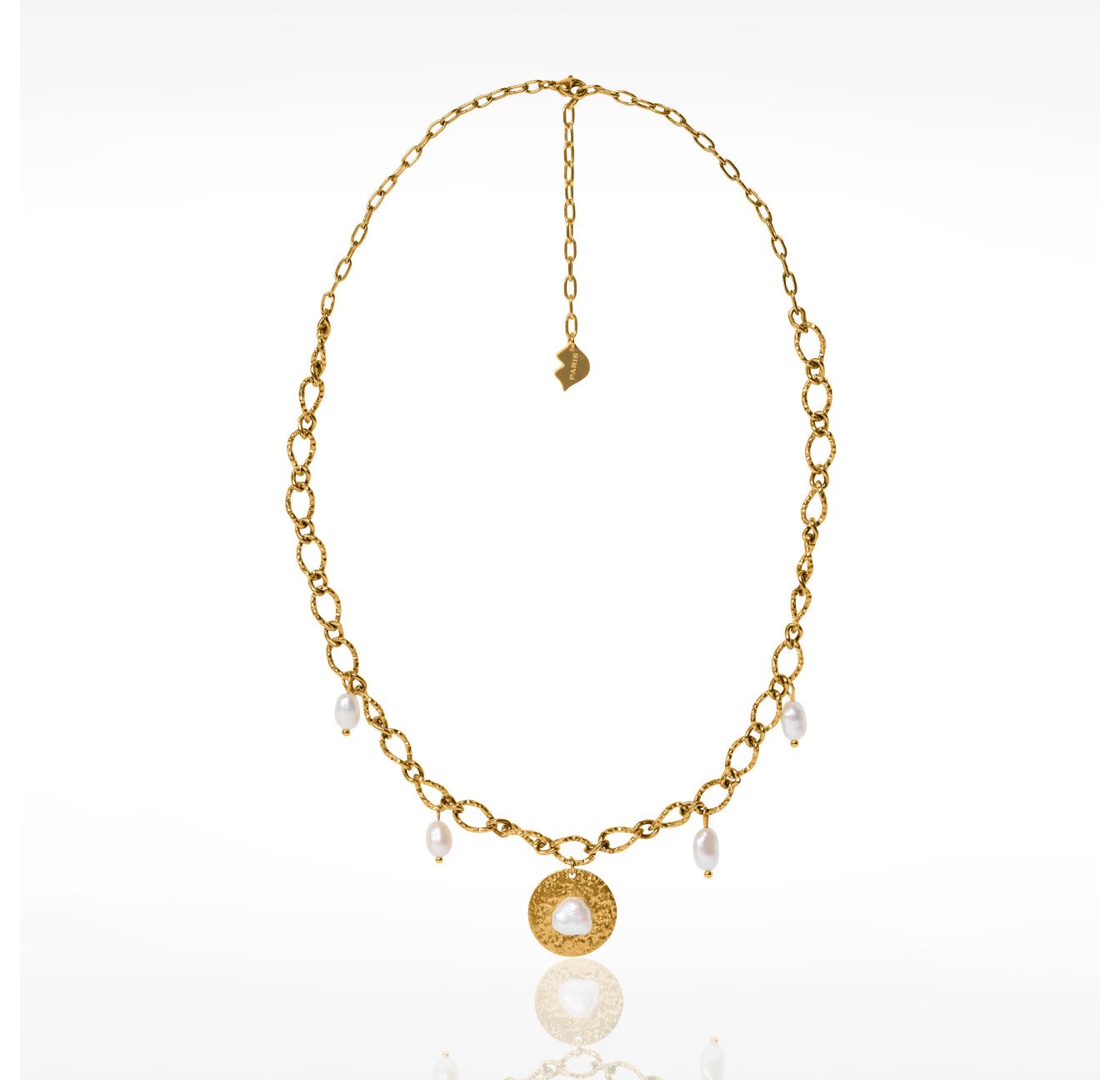 Collier charm acier inoxydable doré médaillon martelé perles baroques d'eau douce - NEMEA