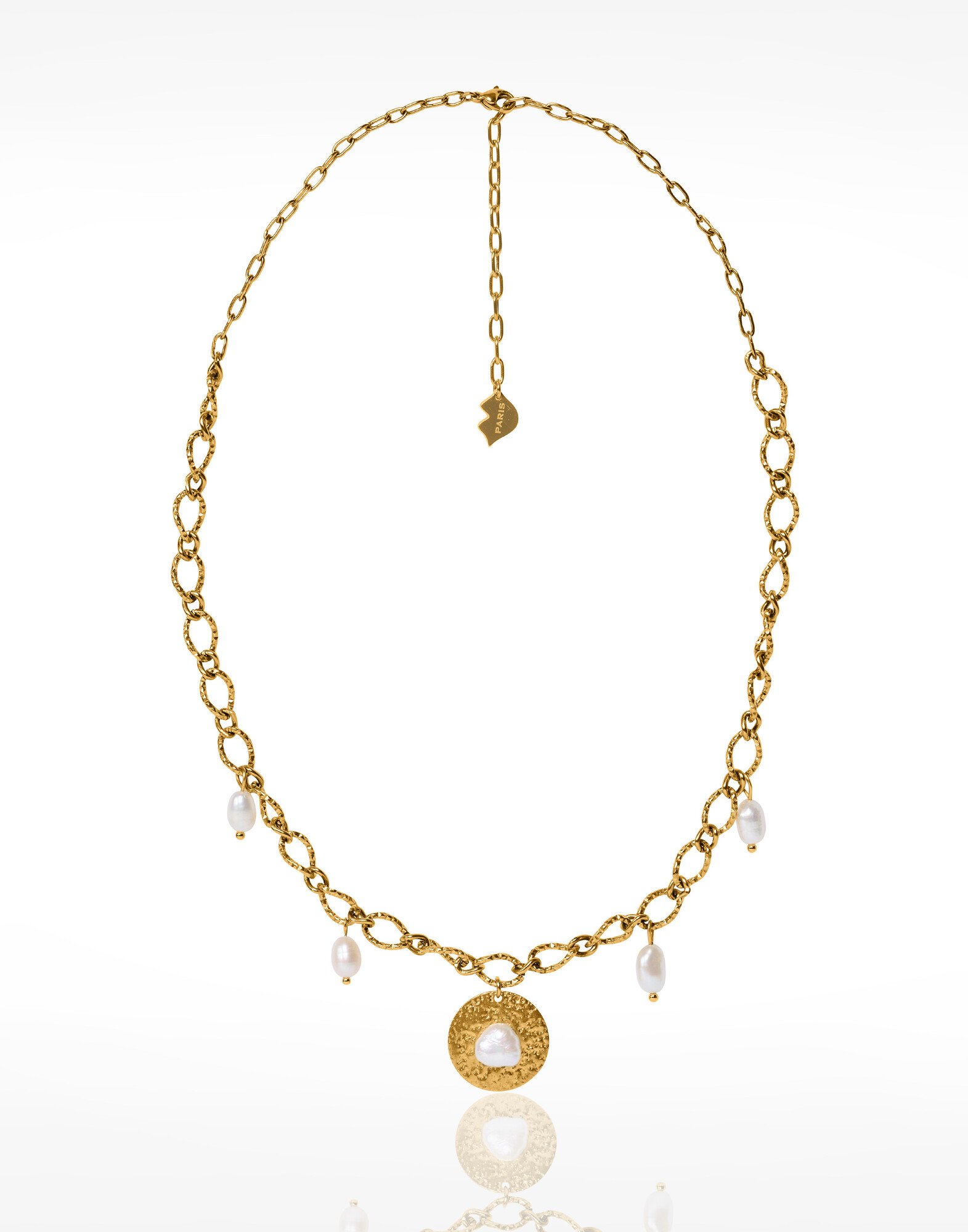Collier charm acier inoxydable doré médaillon martelé perles baroques d'eau douce - NEMEA