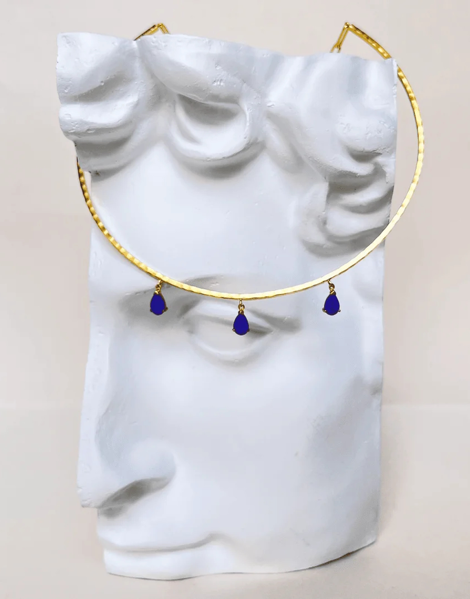 NAYA torque necklace with Lapis Lazuli |Gloria Balensi
