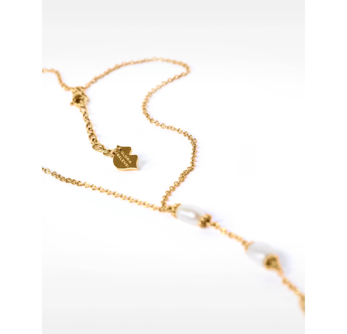 Collier cravate acier inoxydable doré perles baroques d'eau douce et perle antique - KAÏA | Gloria Balensi
