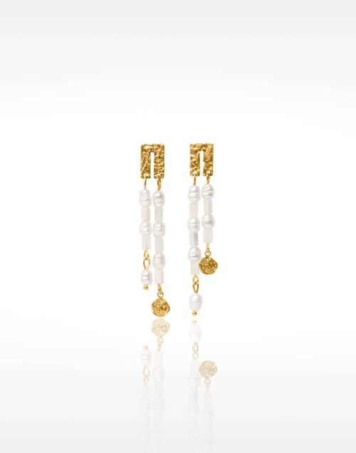 Boucles d'oreilles asymétriques en acier inoxydable doré, perles d'eau douce, nacre & pampille rose - AELIA| Gloria Balensi
