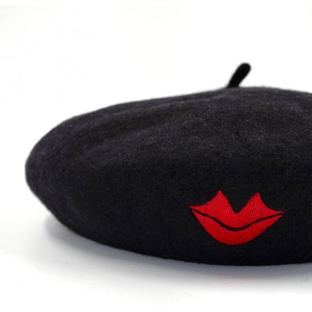 Black wool beret with red mouth embroidery, zoom view | Gloria Balensi