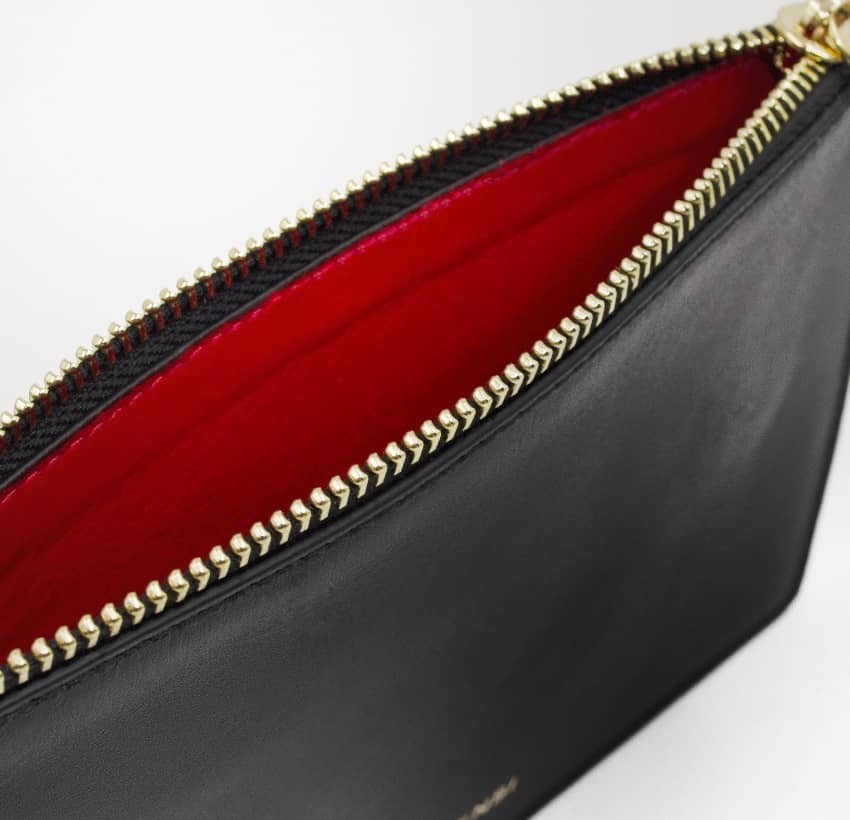 Pochette zippée en cuir noir ISADORA, bouche rouge, vue doublure | Gloria Balensi