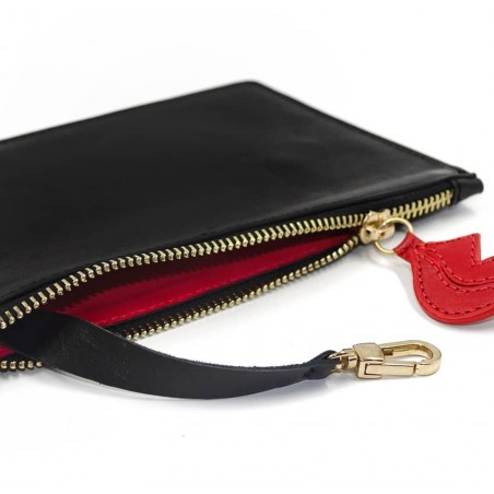 Pochette zippée en cuir noir ISADORA, bouche rouge, vue couchée | Gloria Balensi