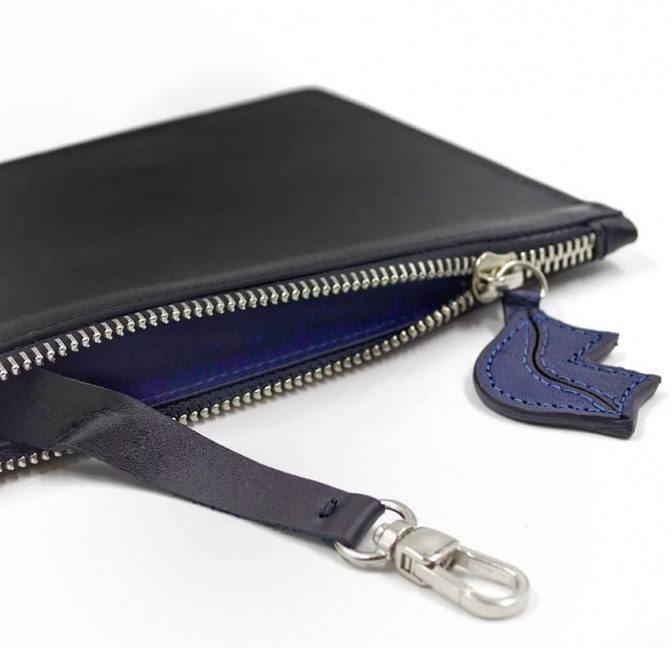 Black leather Zipped pouch ISADORA, navy blue mouth, lying view  | Gloria Balensi