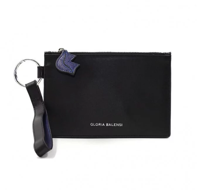 Pochette zippée en cuir noir ISADORA, bouche bleu marine |Gloria Balensi