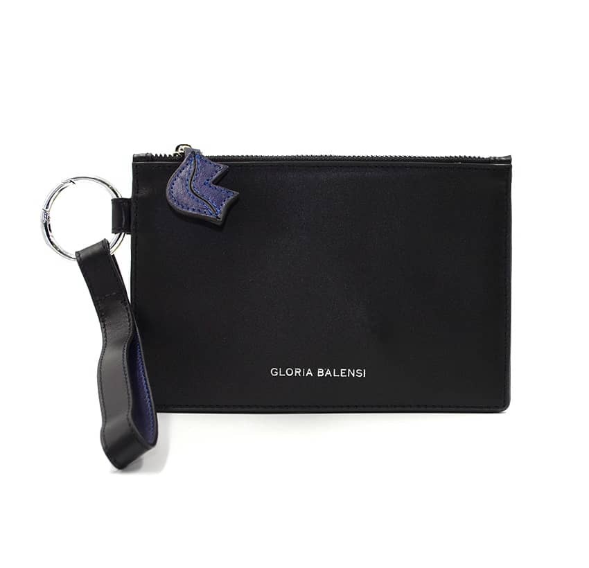 Pochette zippée en cuir noir ISADORA, bouche bleu marine, vue devant | Gloria Balensi