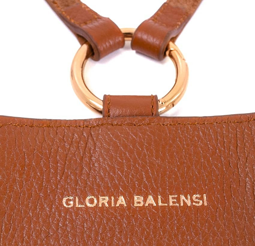 Camel TÉLI phone pouch, back view lettering | Gloria Balensi